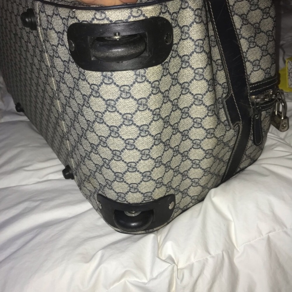 Rolling Gucci coated canvas duffle !!!🔥🔥🔥🔥🔥🔥 - Picture 4 of 8